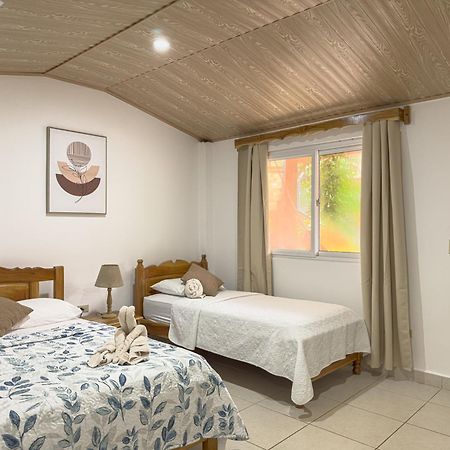 Hostal Familiar Rolo Санта Каталина Екстериор снимка